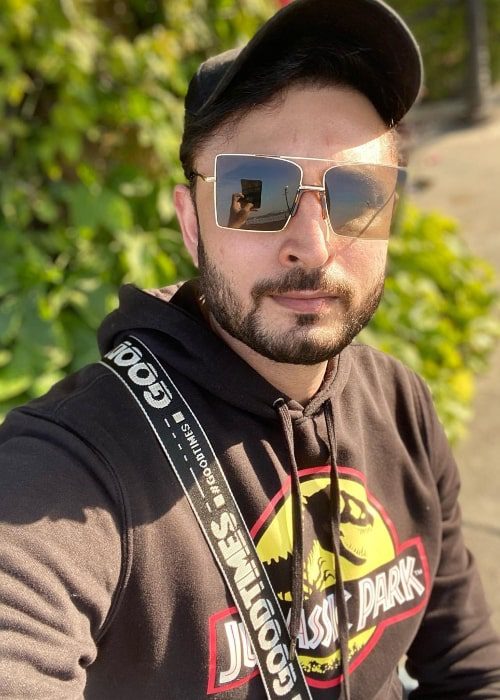anshul-trivedi-as-seen-while-taking-a-selfie-in-december-2021 Anshul Trivedi as seen while taking a selfie in December 2021